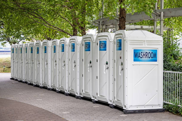 Best Restroom trailer rental cost  in East Milton, FL